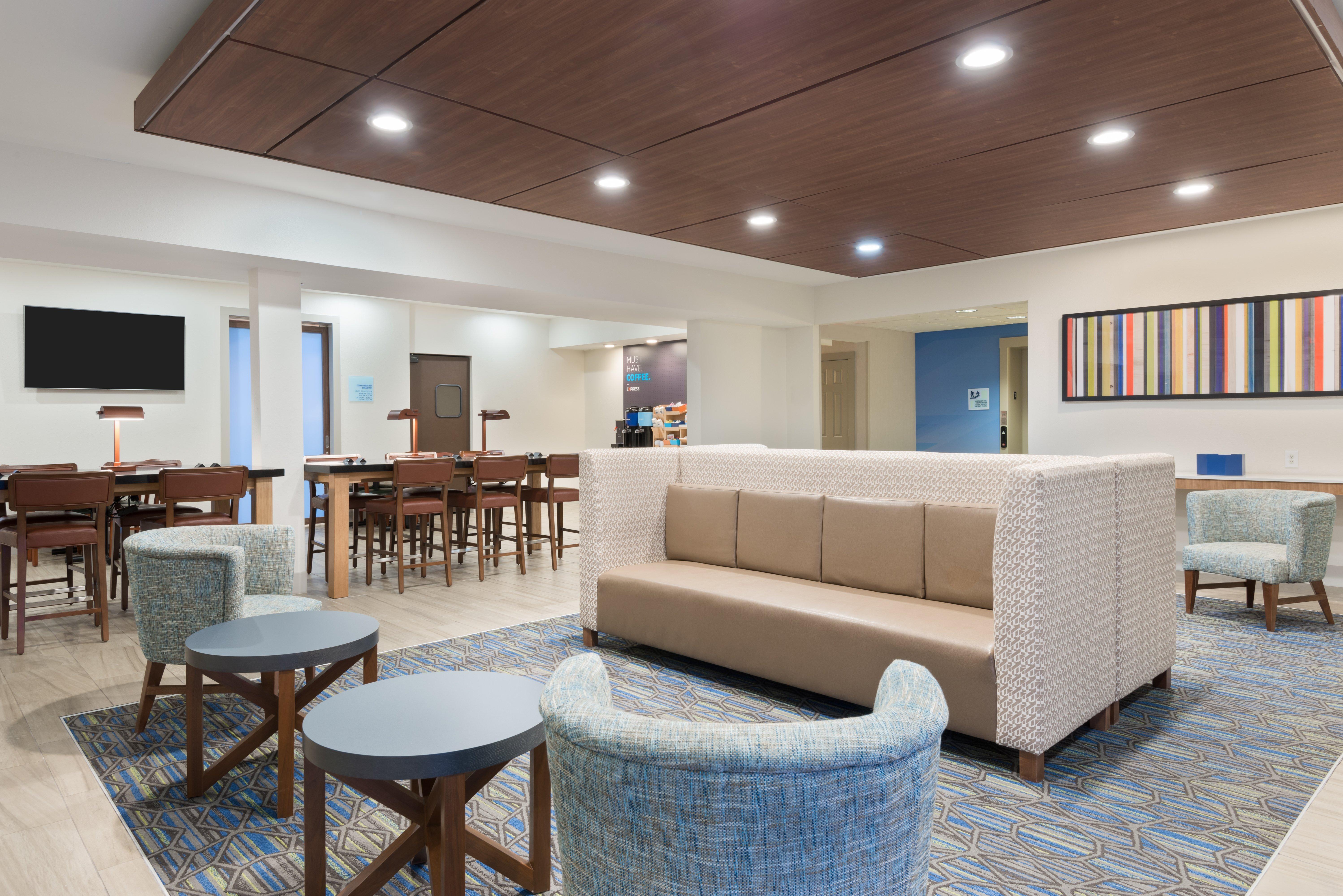 Holiday Inn Express & Suites - Columbus Airport East By Ihg Exterior photo