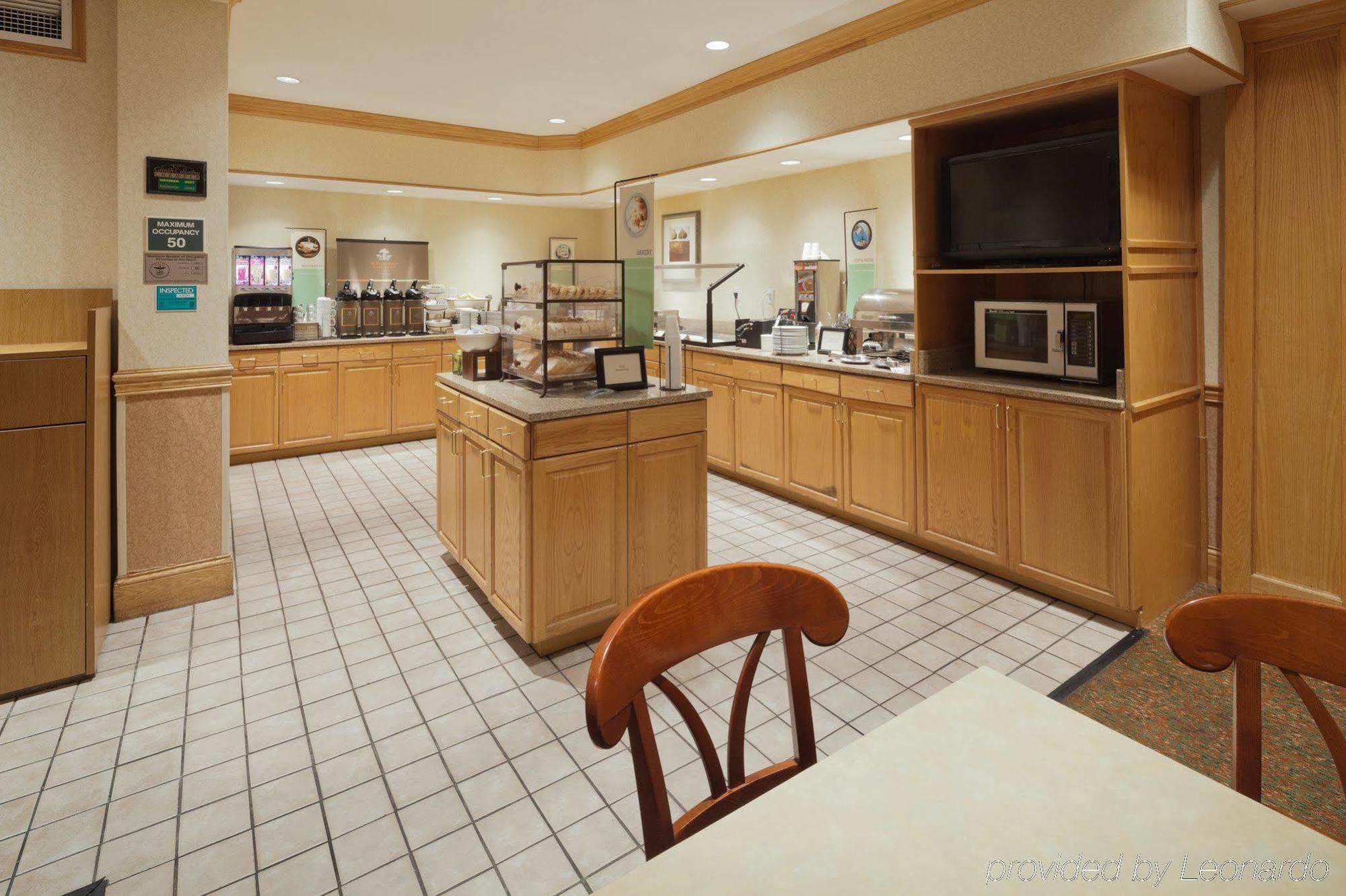 Holiday Inn Express & Suites - Columbus Airport East By Ihg Restaurant photo