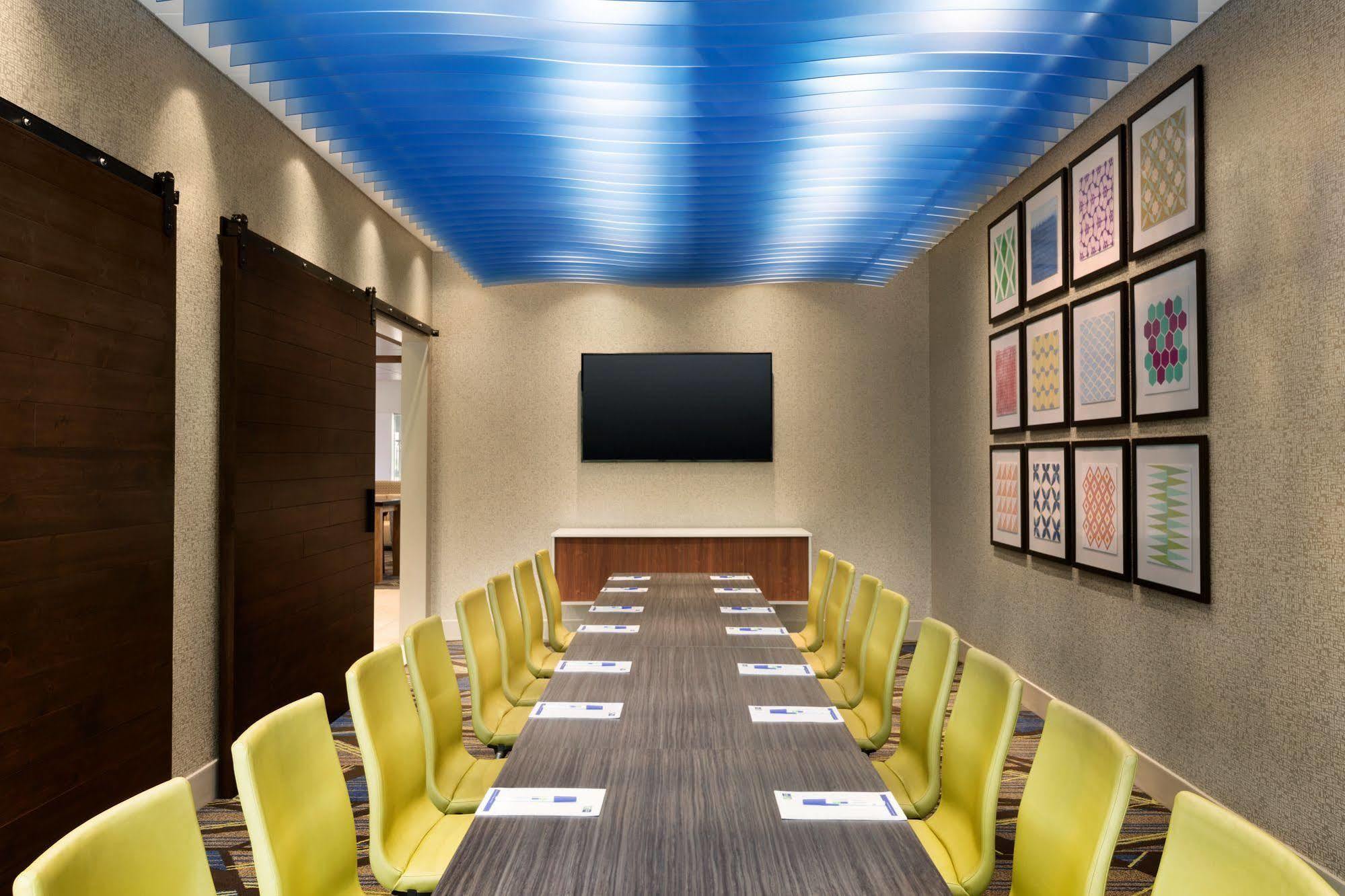Holiday Inn Express & Suites - Columbus Airport East By Ihg Exterior photo